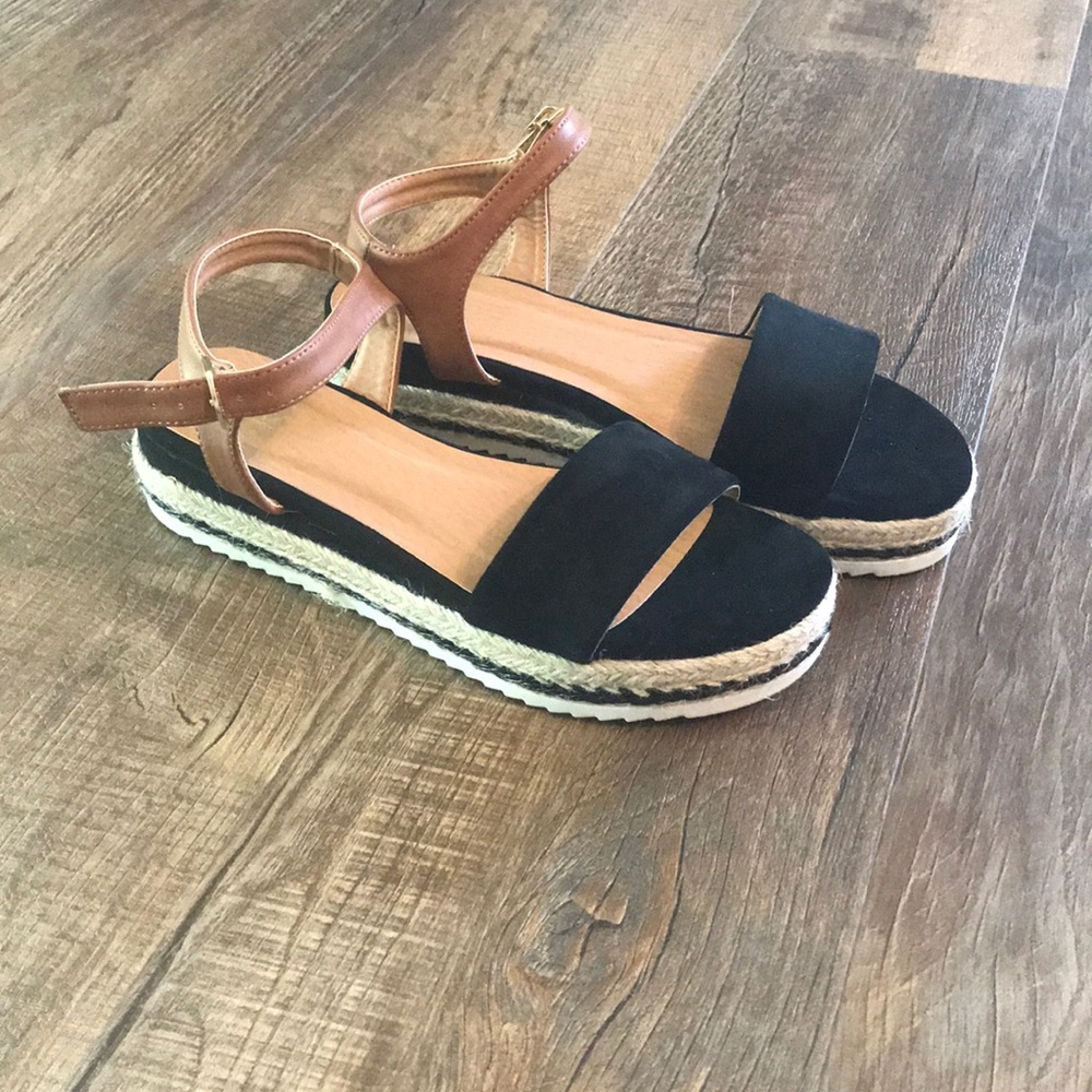 NWOT ESPADRILLES • SANDALS